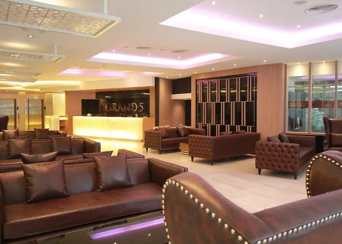 Grand 5 & Plaza Sukhumvit Отель 4*