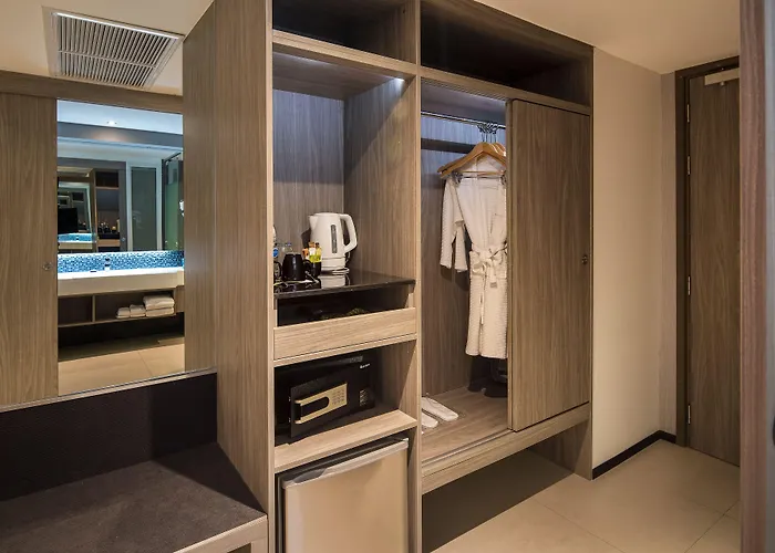 Отель Grand 5 & Plaza Sukhumvit 4*