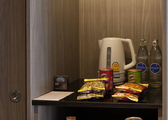 Grand 5 & Plaza Sukhumvit Отель 4*
