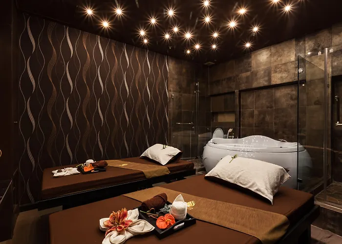 Grand 5 & Plaza Sukhumvit Отель 4*