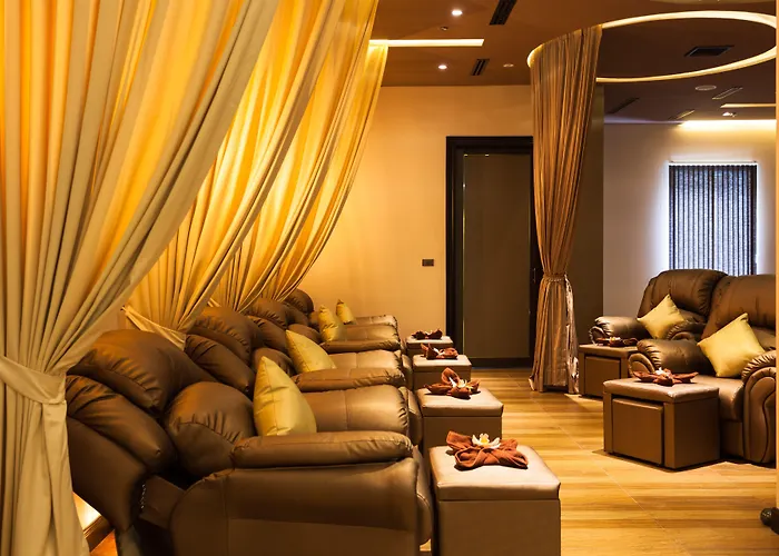 Отель Grand 5 & Plaza Sukhumvit Бангкок
