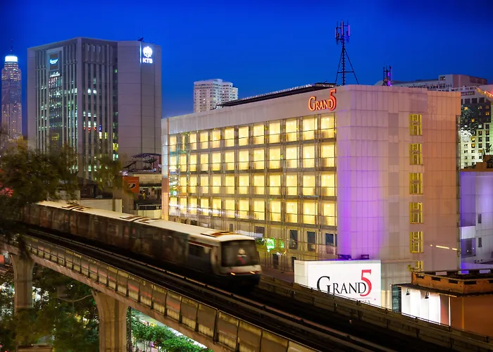 Grand 5 & Plaza Sukhumvit Отель 4*