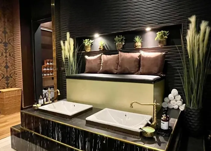 Grand 5 & Plaza Sukhumvit 4* Бангкок