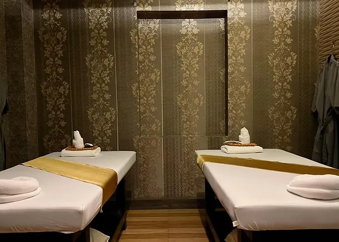 Grand 5 & Plaza Sukhumvit 4*