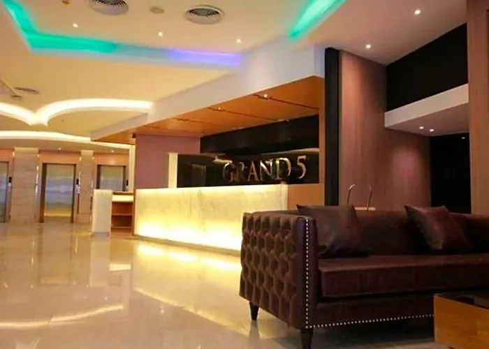 Grand 5 & Plaza Sukhumvit 4*