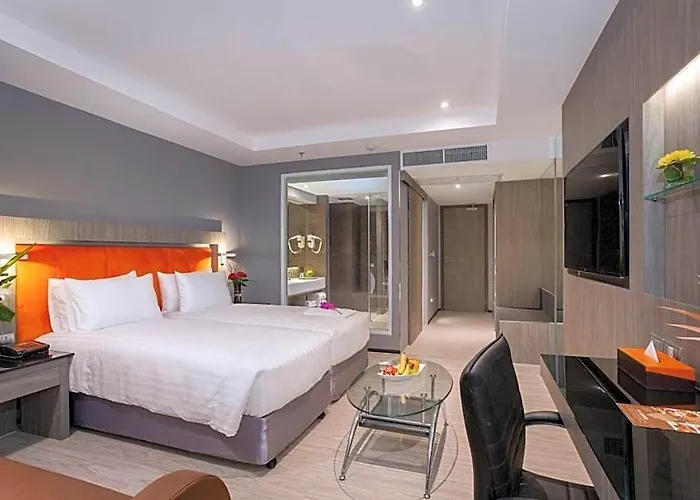 Grand 5 & Plaza Sukhumvit 4*