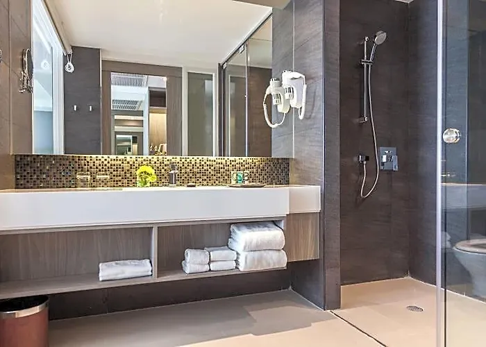 Grand 5 & Plaza Sukhumvit Отель 4*