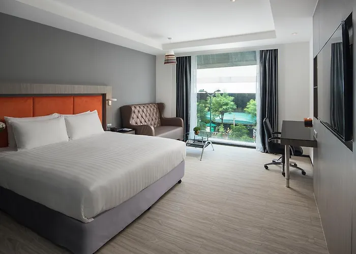 Отель Grand 5 & Plaza Sukhumvit 4*