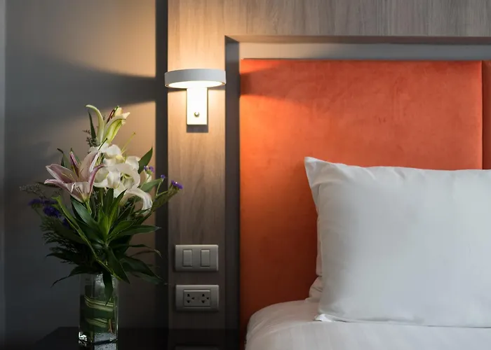 Grand 5 & Plaza Sukhumvit Отель Бангкок