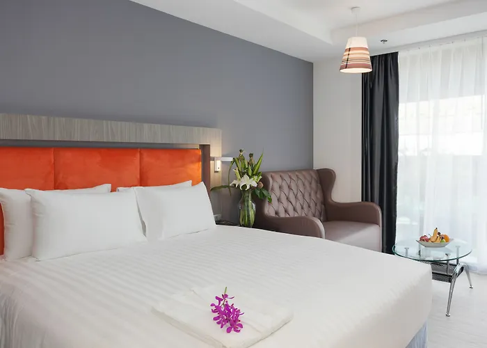 Grand 5 & Plaza Sukhumvit Отель 4*
